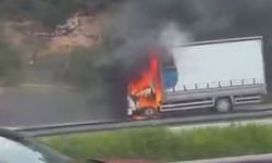 Seyir halindeki kamyon, alev alev yandı