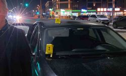 Seyir halindeki otomobile yorgun mermi isabet etti