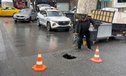 Şişli'de sağanak yağış nedeniyle yol çöktü