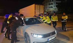 Sızan sürücüyü uyandırmak için aracı beşik gibi salladılar