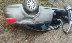 Takla atan otomobilden yara almadan kurtuldu