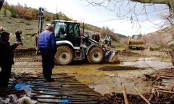 Tavşanlı'da gölet taştı, bir ev ve ahır sular altında kaldı