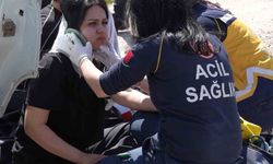 Traktör ile otomobil kafa kafaya çarpıştı: 5 yaralı