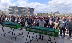 Üst kat komşularının katlettiği çift toprağa verildi