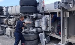 Van'da tır devrildi: 1 yaralı