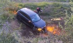 Yoldan çıkan otomobilin sürücüsü, tarlaya uçtu