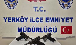 Yozgat'ta 2 şüphelinin üzerinde asırlık 3 tabanca ele geçirildi