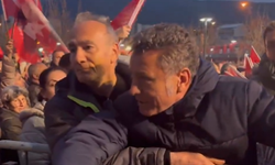 Bursa'daki mitingde Orhan Sarıbal barikat engeline takıldı