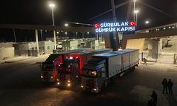 Türkiye'den tıbbi malzeme taşıyan 3 yardım tırı İran'a geçti