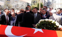 Hüsamettin Cindoruk'un cenazesinde soğuk rüzgarlar!