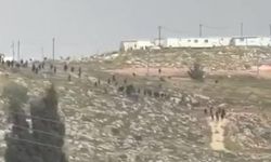 İsrailliler, Batı Şeria'da Filistinlilere ve evlerine saldırdı