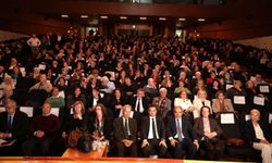 Başkan Erkan Aydın’dan Anlamlı Ödül Takdimi