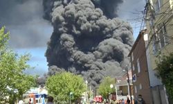 Rusya'da petrol rafinerisinde yangın söndürme çalışmaları sürüyor