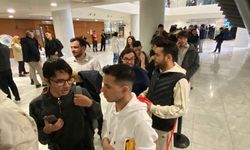 Ümit Özdağ Bursa’da Gençlerle Buluştu: “Ordu ve Siyaset” Söyleşisine Yoğun İlgi