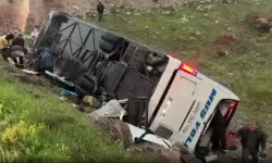 Yolcu otobüsü devrildi: Çok sayıda yaralı var