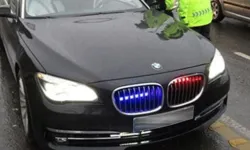 Çakarlı araç trafikten men edildi