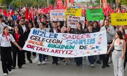 Bursa’da binlerce kişi Cumhuriyet için yürüdü