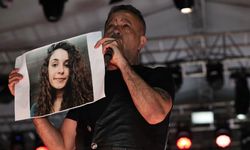 Haluk Levent, konserinde Gülistan Doku için poster açtı