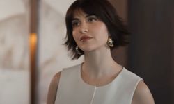 Derin bacak yırtmacıyla olay oldu