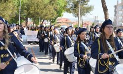 Bursa’nın ilk belediye kadın bandosu Yenişehir sokaklarında!