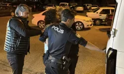 Ambulans çağırıp sağlıkçıları balkona kitlediler