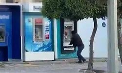 Adana'da ATM'ye taşlı saldırı
