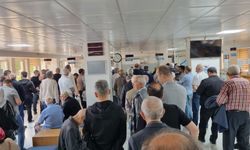 Bursa'da bayram öncesi vergi dairesinde yoğunluk: Uzun kuyruklar oluştu