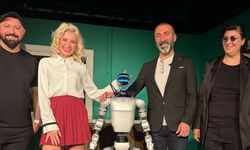 Tiyatroda ilk! Robot oyuncu sahneye çıkacak