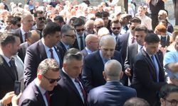 Numan Kurtulmuş Ulu Cami’de vatandaşlarla saf tuttu