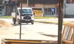 Seyir halindeki kamyonetin motorunu açıp arızayı tespit etmeye çalıştı