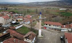 Camisiz minare köyün sembolü oldu