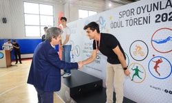 BUÜ Spor Oyunları’nda şampiyonlar kürsüye çıktı