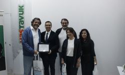 "Sanatçılar Sennur Sezer Okuyor" etkinliğinin konuğu Arif Pişkin oldu