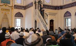 Yoğunluk nedeniyle bayram namazı 3 kez kılındı