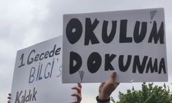 Bilgi Üniversitesi öğrencileri ayakta