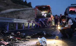 9 aylık bebeğini korumak için üzerine kapanmış