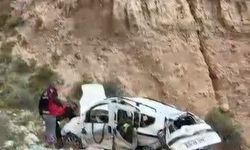 300 metrelik uçuruma yuvarlanan araçtan mucizevi kurtuluş