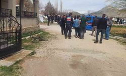 4 çocuk annesi eşini öldürüp intihar etti