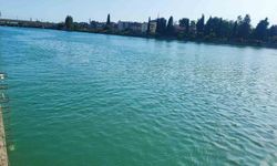 Adana'da serinlemek için girdiği nehirde kaybolan genç hastaneye kaldırıldı