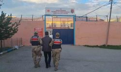 Aranan şahıslar Jandarmadan kaçamadı