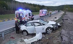 Bayram tatili yolunda kaza: Takla atan otomobildeki 4 kişi yaralandı