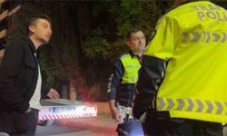 Dur ihtarına uymayan alkollü sürücünün polisi ikna çabaları sonuç vermedi