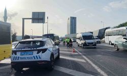 Emniyet şeridini yol gibi kullandılar, cezadan kaçamadılar