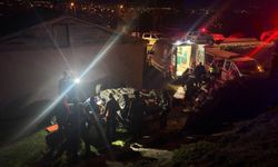 Erzincan'da otomobil evin bahçesine devrildi: 2 yaralı