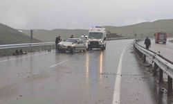 Erzurum-Erzincan karayolundan zincirleme trafik kazası: 3 yaralı