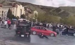 Fuarda otomobil ile drift atan sürücü görevliye çarptı: O anlar kamerada