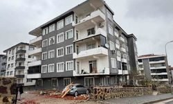 Gaziantep'te vatandaşlar hala şokta: Çatılar uçtu, araçlar zarar gördü, evler hasar aldı, ağaçlar söküldü