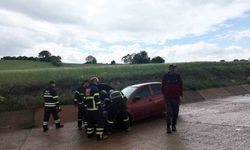 Gediz'de otomobil yoldan çıktı: 4 yaralı