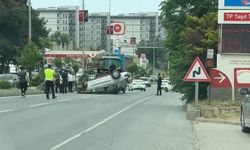 Hatay'da refüje çarpan otomobil takla attı, sürücü yaralandı
