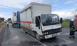Kamyon, kırmızı ışıkta bekleyen tıra çarptı: 2 yaralı